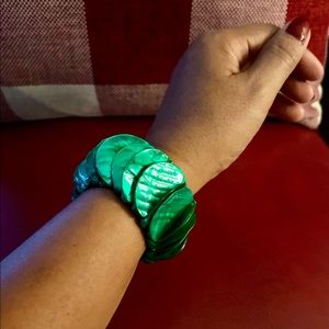 Green elastic bracelet